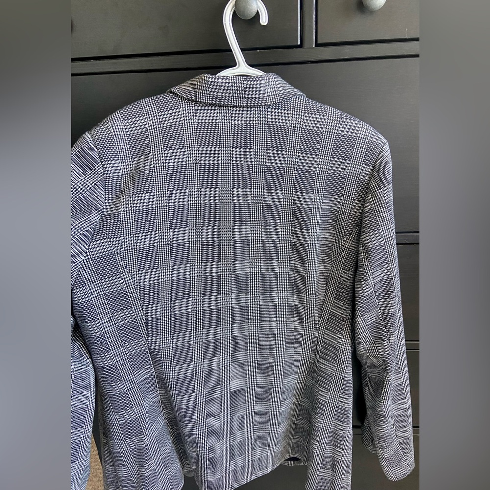 Beautiful Women’s blazer. Size XXL. Ricki’s. Fully lined. BNWT! Pockets. - Picture 2 of 8